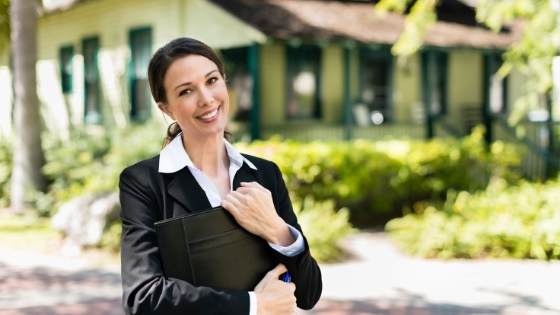 Real estate terminology can be confusing if you're new to buying. Here are the differences between agents, brokers, and realtors.
